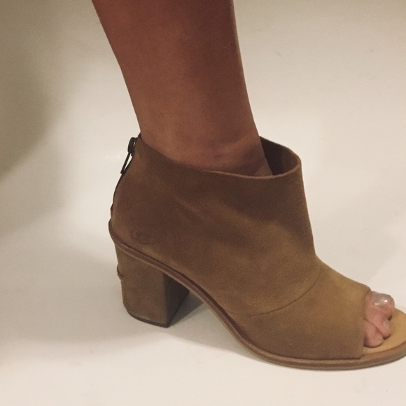 UGG open toe boots. - Picture 6 of 6